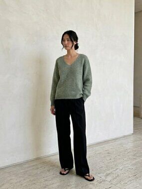 STUDIO PARISIEN Made in Italy Mohair Blend V-Neck Sweater